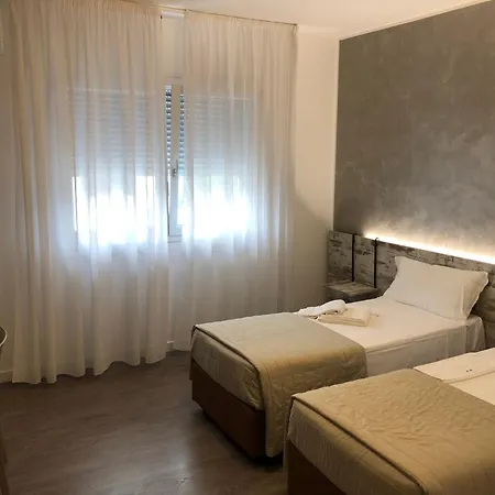 Bed & Breakfast Alloggi Al Melograno 3*